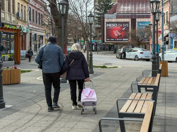 Paketi pomoći penzionerima 2026: počela podela u Srbiji