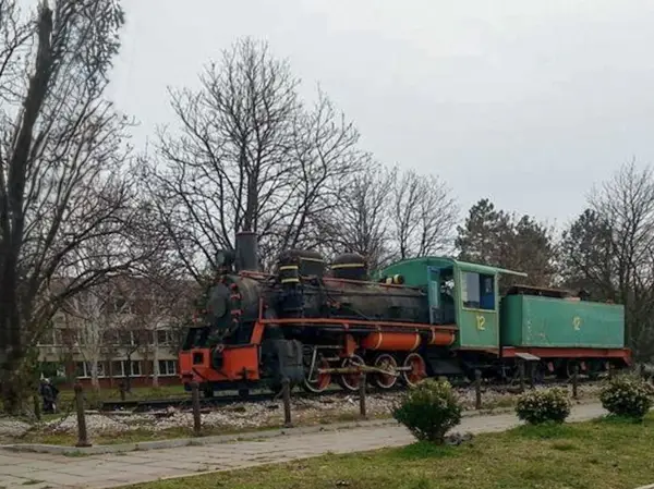 Uklanja se stara pruga iz parka u Kostolcu
