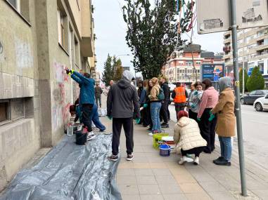 Studenti Požarevca prekrečili grafite, pa se pridružili skupu u Kostolcu