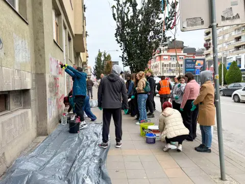 Studenti Požarevca prekrečili grafite, pa se pridružili skupu u Kostolcu