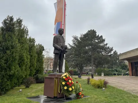 Sećanje na Milivoja Živanovića: Položeno cveće, počinju Glumačke svečanosti