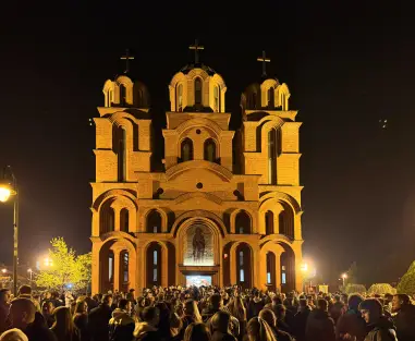 U crkvi Svete Petke u Požarevcu svečano dočekan Vaskrs (VIDEO)
