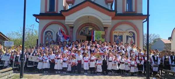 Uskršnji festival u Drmnu okupio male folkloraše