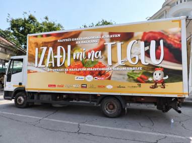 Sutra se u Požarevcu kuva ajvar: Stiže karavan „Izađi mi na teglu“
