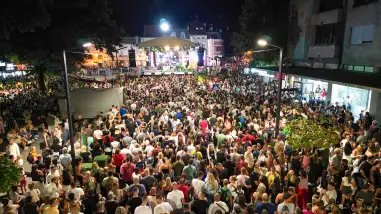 Sinoć u Požarevcu „Vesele devedesete“, večeras Dragana Mirković