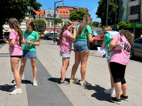 Veseli osmaci prošetali gradom 