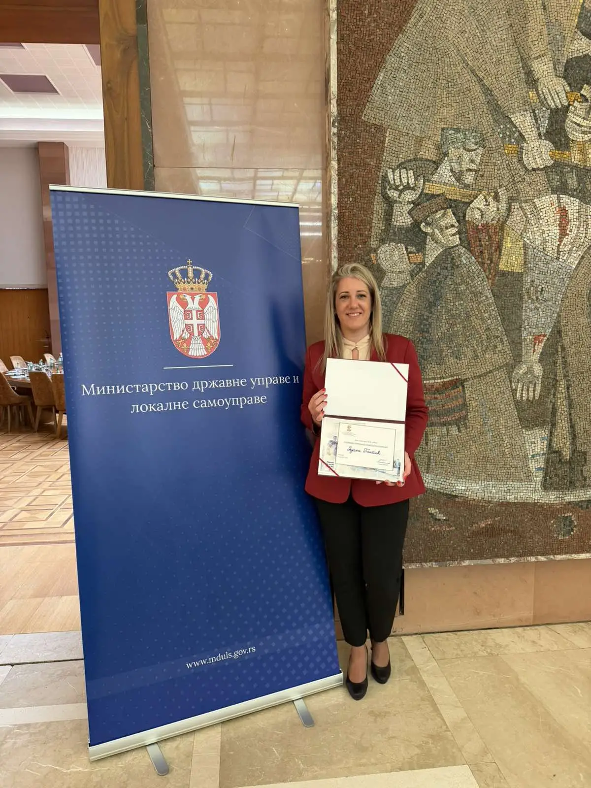 Dejana Pantić sa priznanjem Ministarstva državne uprave i lokalne samouprave / Foto: Ivana B.